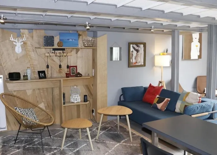 Air-Conditioned Duplex Apartment With Furnished Terrace In The City Center