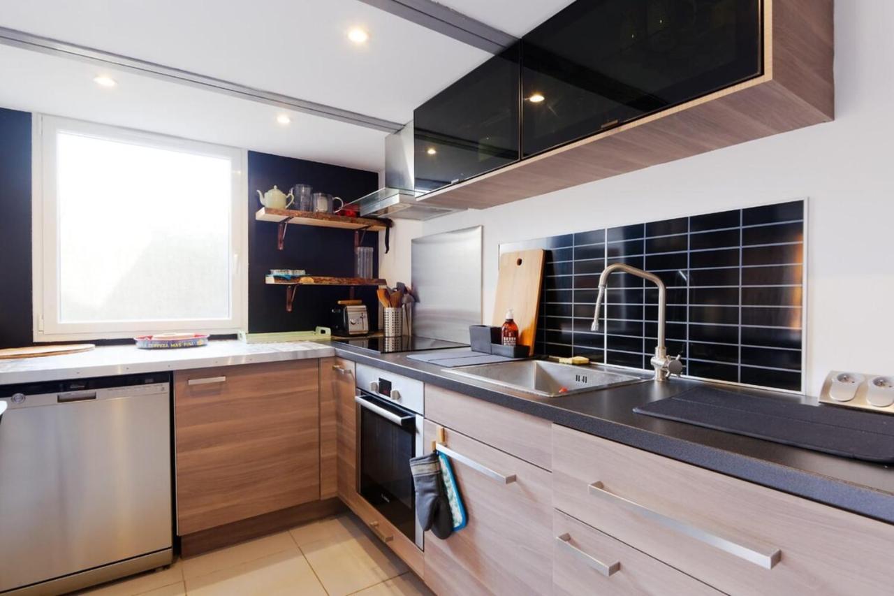 Air-conditioned Duplex With Furnished Terrace In The City Center *